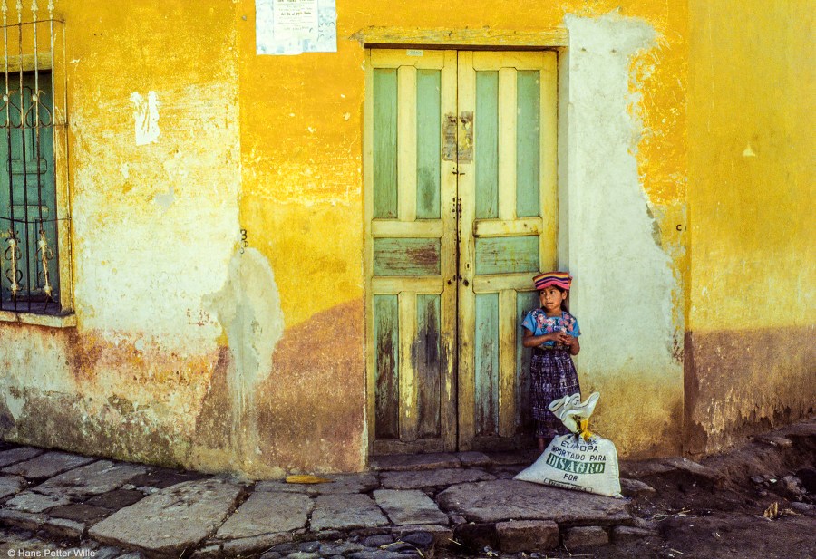 Jente_venter-renset kopi-s kopi-utst-sign-fb